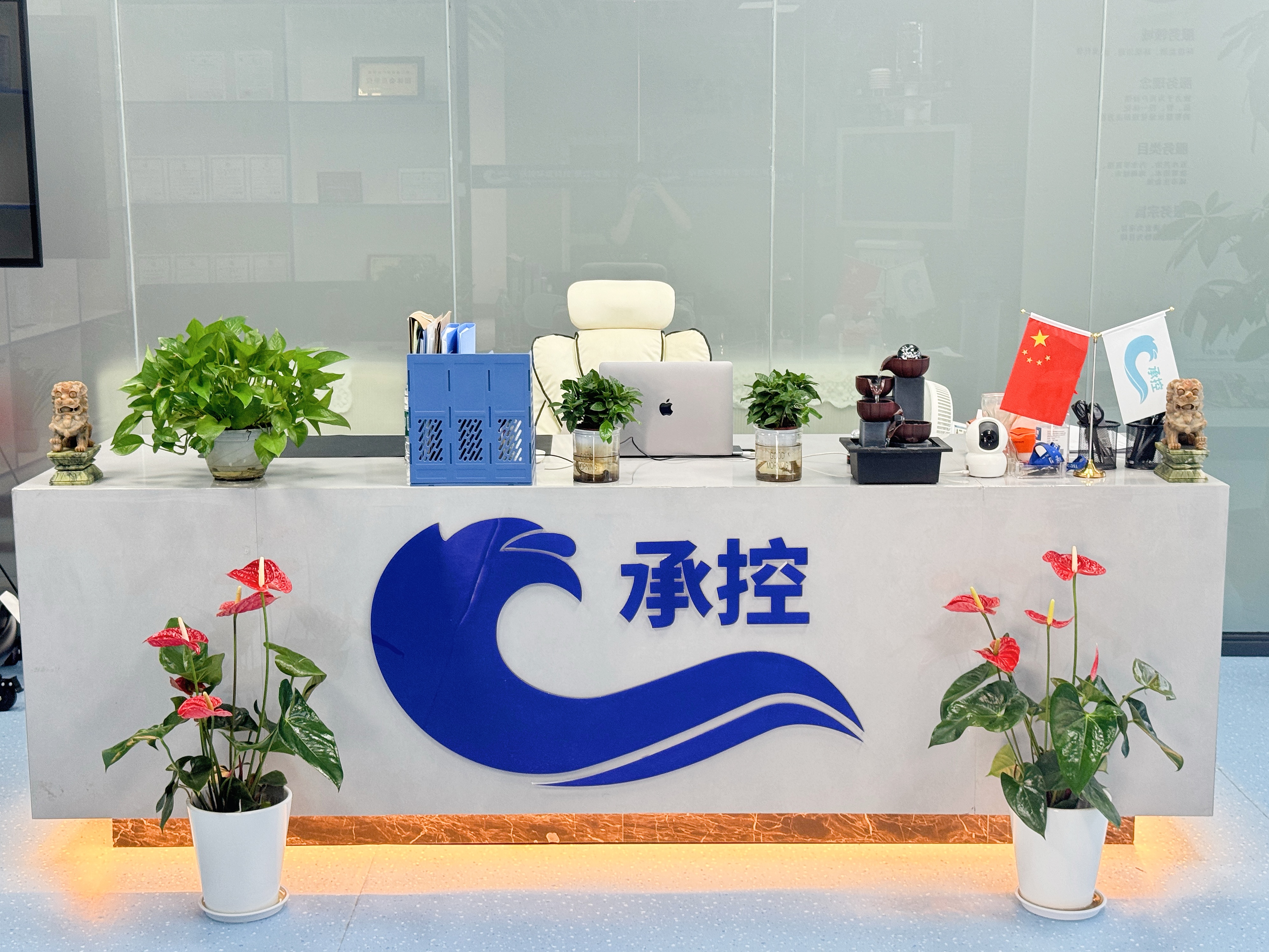 uZ6GoHQ4d7cA.jpg
